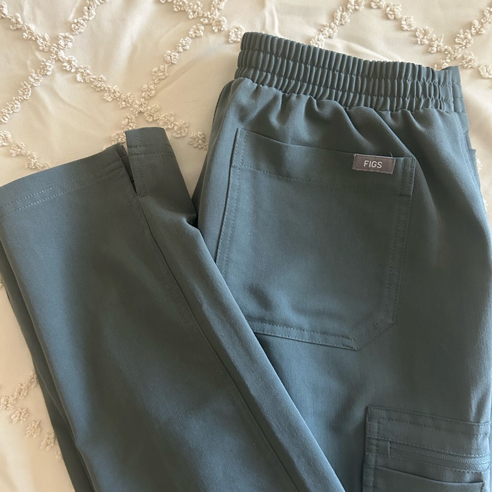 XS Figs Scrub Pants in Bonsai